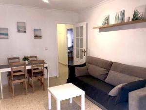 A seating area at Apartamento Callao