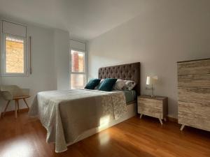 Posteľ alebo postele v izbe v ubytovaní Tarraco Apartment