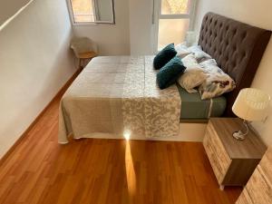 Posteľ alebo postele v izbe v ubytovaní Tarraco Apartment