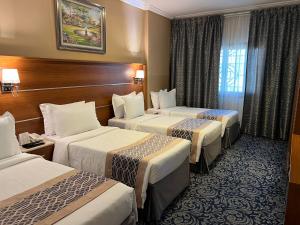 Postel nebo postele na pokoji v ubytování Saraya Harmony Hotel C