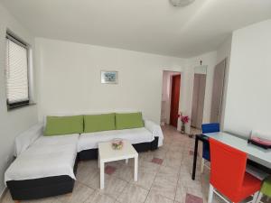 Posezení v ubytování Apartman Mare Vir + 24 fotografií