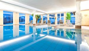Bazén v ubytování Naturhotel Reissenlehen nebo v jeho okolí