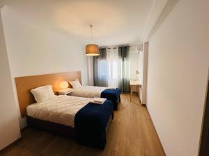 Tempat tidur dalam kamar di Beautiful Apartment - Family and Group of Friends