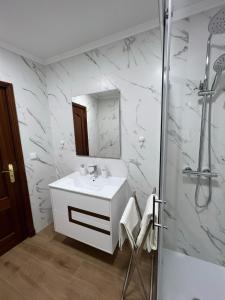 a white bathroom with a sink and a shower at Beautiful Apartment - Family and Group of Friends in Póvoa de Santa Iria