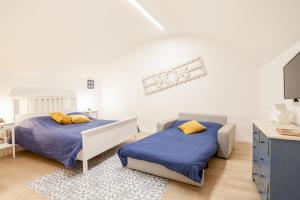 A bed or beds in a room at La Casetta Lovely Apartment in Bari Vecchia