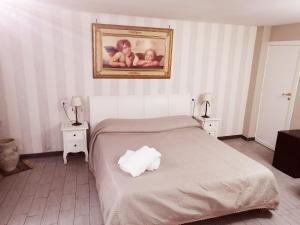 a bedroom with a bed and a picture of a baby at B&B La Dimora Di Nettuno in Naples