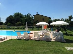Bazén v ubytování Agriturismo Trebis nebo v jeho okolí