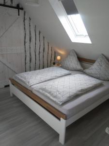 Postel nebo postele na pokoji v ubytování Ferienwohnung Heimathafen