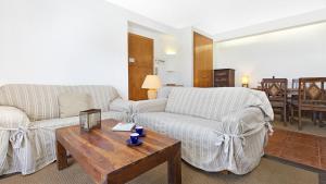 A seating area at 1Sarri - Llafranc