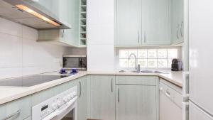A kitchen or kitchenette at 1Sarri - Llafranc