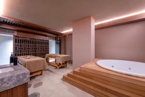 Postel nebo postele na pokoji v ubytování Akadia Luxury Sorgun - Adults Only 16 Plus