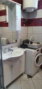 Salle de bains dans l'établissement Three bedroom apartment between Trogir and Split