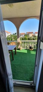 Fotografia z galérie ubytovania Three bedroom apartment between Trogir and Split v destinácii Kaštela