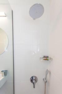 a bathroom with a shower and a sink at Ligia Waterfront Apartments in Lygia