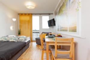 Posteľ alebo postele v izbe v ubytovaní Apartment Grzybowska by Noclegi Renters