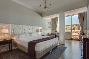 Кровать или кровати в номере Plaza Hotel Lucchesi