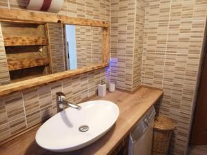 A bathroom at Pusztaszemes Vendéghaz