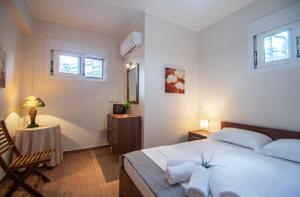 Postel nebo postele na pokoji v ubytování Ianthi Beach Villa by "elite"