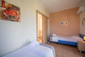 Postel nebo postele na pokoji v ubytování Ianthi Beach Villa by "elite"