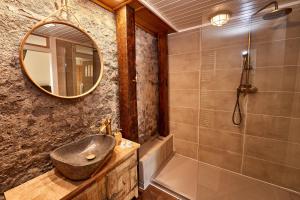 Ein Badezimmer in der Unterkunft Ritterstube - Eifelstuben mit Charme, Nähe See und Burg, außergewöhnlich, Vulkaneifel