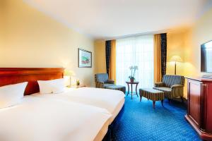 Cama ou camas em um quarto em Hotel Villa Geyerswörth mais 37 fotos