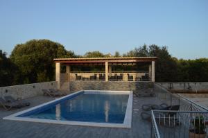Het zwembad bij of vlak bij Apartment in Vinišce with Balcony, Air condition, WIFI, Washing machine (4753-7)