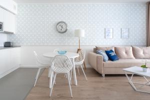 Posedenie v ubytovaní Symphony Modern Tower Apartamenty