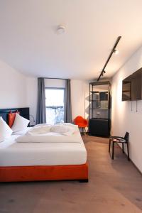 a bedroom with a large bed and a window at Boutique Hotel Edelweiss in Sankt Anton am Arlberg