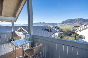 a balcony with chairs and a table and a view at Mein Lieblingsort in Burgberg