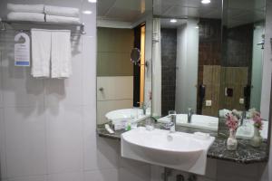 Koupelna v ubytování Orbett Hotel