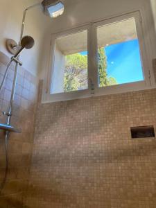 Ένα μπάνιο στο La Viste - SPA-JACUZZI - MASSAGE- SAUNA - 4 SAISONS - Piscine Chauffée Toute l'année - Heated POOL - 800m City Centre +95 φωτογραφίες