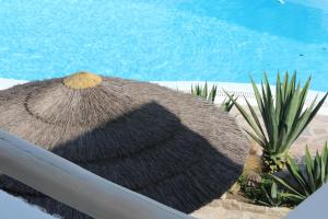 Bazén v ubytování Yalos Mykonos Ornos Pouli private apartments w shared swimming pool nebo v jeho okolí