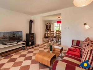 a living room with a couch and a fire place at Das schoene Haus in Sellin
