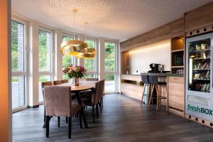 a kitchen and dining room with a table and chairs at in2 the Boardinghouse in Übach-Palenberg