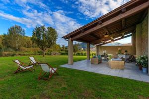 Κήπος έξω από το Villa Brunetta, Discover your Modern but Traditional Villa in Lucca
