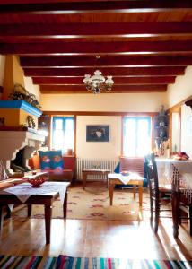 Gallery image of Napoleon Zaglis Guesthouse in Kalarrites