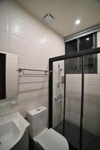 Kylpyhuone majoituspaikassa 微觀海洋民宿