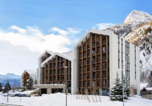 Nespecifikovaný výhled na hory nebo výhled na hory při pohledu z hotelu