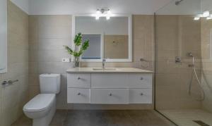 A bathroom at Villa Son Blanc Grupo Seranova Luxury Hotel