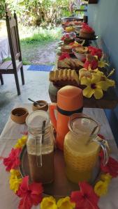 a long buffet of food on a long table at Guest House Boki da Zezé in Marau
