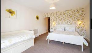 Katil atau katil-katil dalam bilik di Whittonlodge sleeps26