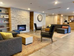 a living room with couches and a fireplace at Country Inn & Suites by Radisson, Jackson, TN in Jackson