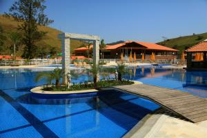 Piscina de la sau aproape de Vassouras Eco Resort
