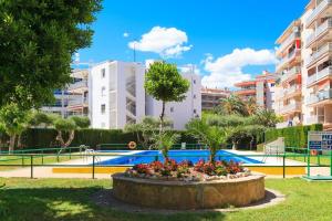 The swimming pool at or close to Apartamentos Zaragoza
