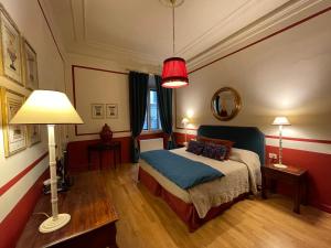 a bedroom with a bed and two lamps in it at Residenza dei Pucci in Florence