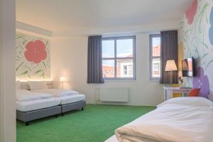 Postel nebo postele na pokoji v ubytování Flowers Hotel Münster