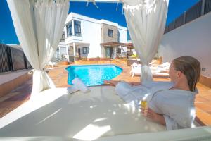 The swimming pool at or close to Villa Amadores n2