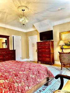 Monroe House Executive Guest Suites