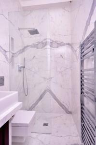 Et badeværelse på The Framerys + 71 billeder