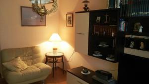 a living room with a couch and a table with a lamp at Apartment Dante in Tisno